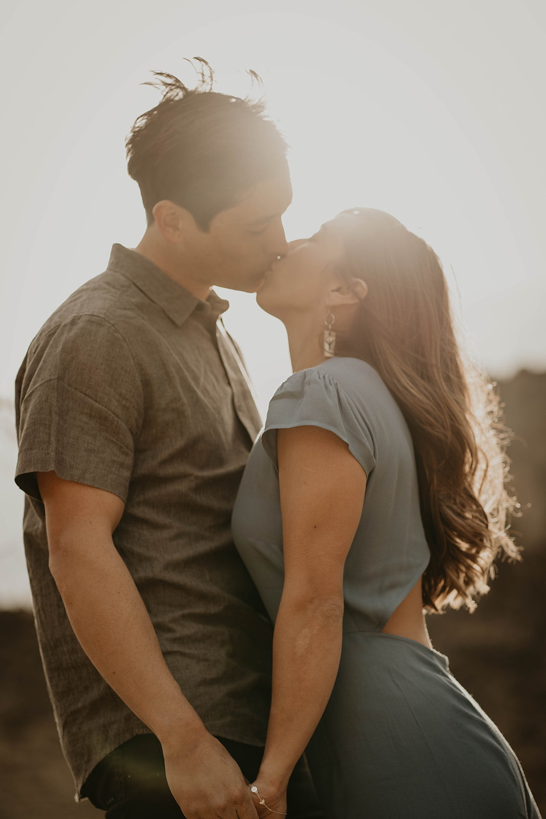 Couple kissing at Smith Rock State Park