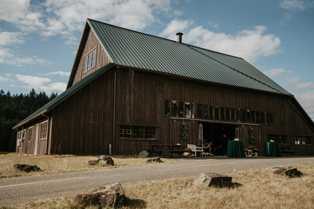 Barn wedding venue in Silver Falls