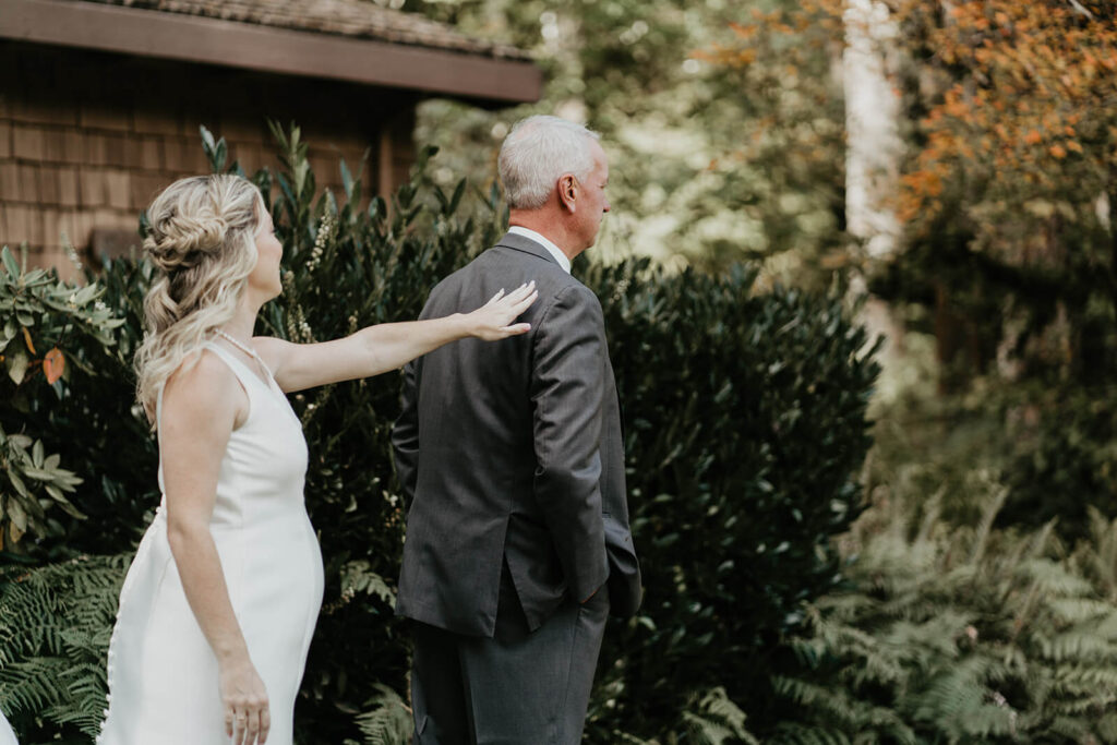 Bride first look with father