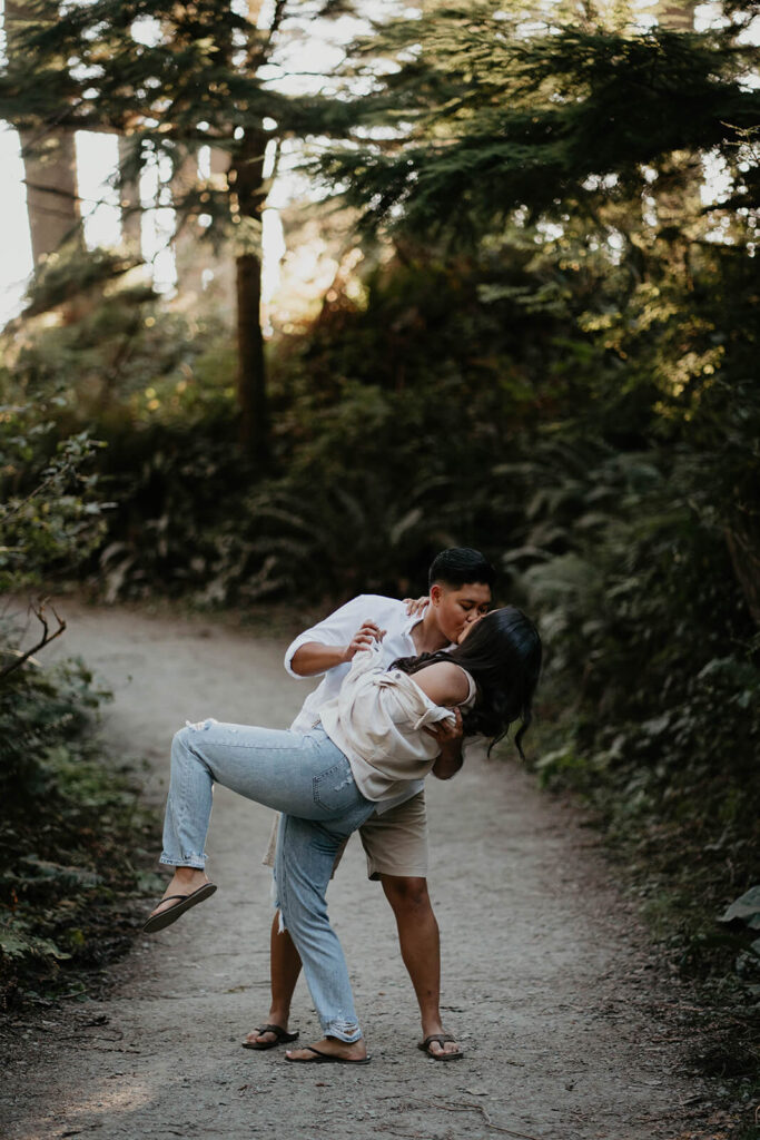 Engagement photos from Oregon engagement photographers