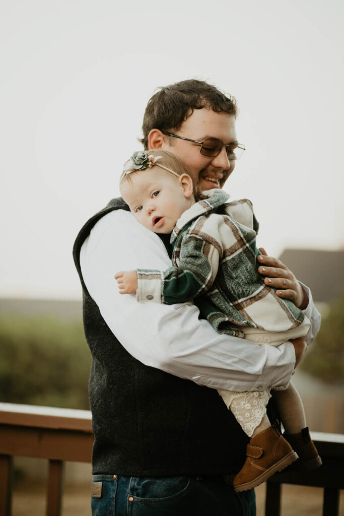 Daddy daughter first look at Oregon coast elopement