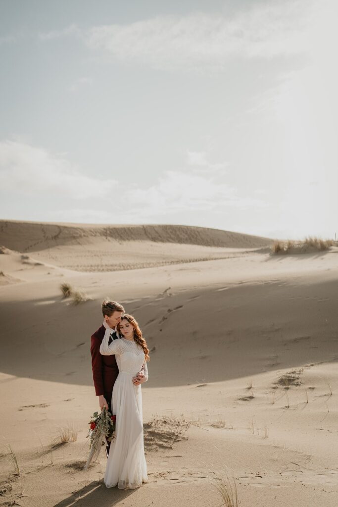 Bride and groom elopement photos on the sand dunes in Oregon