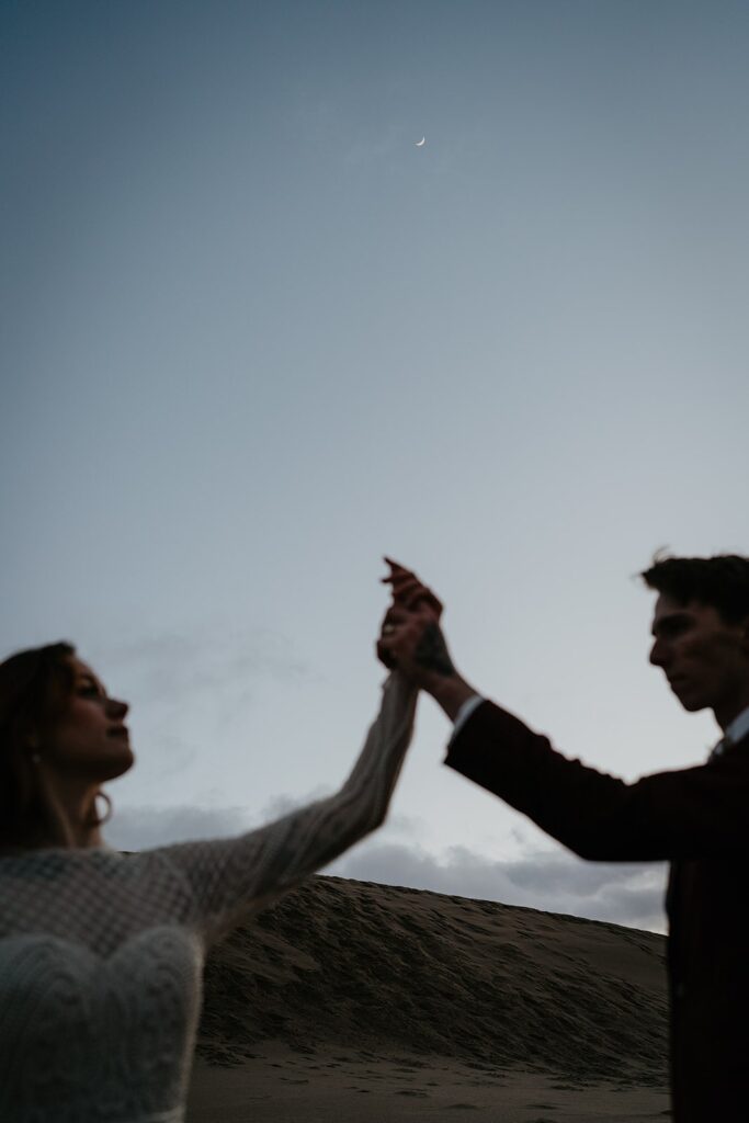 Couple elopement photos on the sand dunes at blue hour