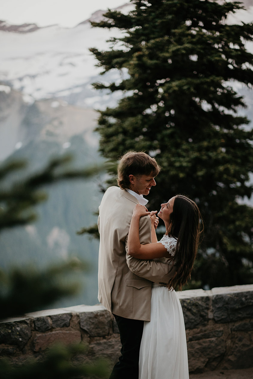 The husband and wife with their first dance. 