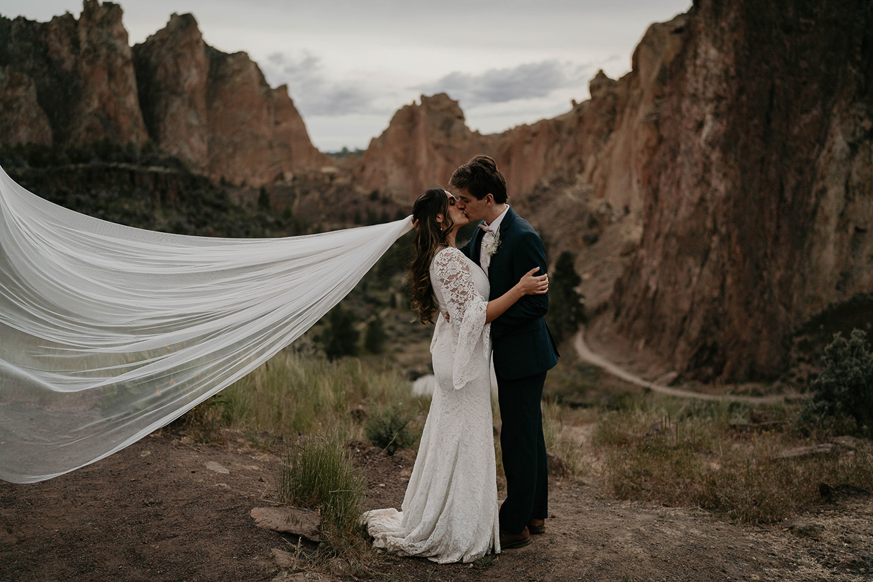 newlyweds kissing at Smith Rock State Park, one of the best wedding venues in Oregon. 