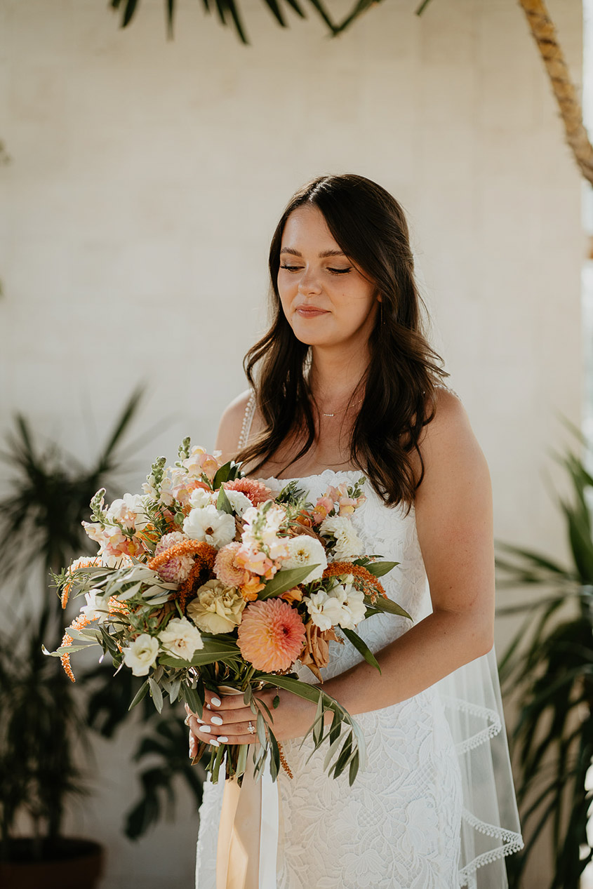 the bride holding a bouquet of flowers. 