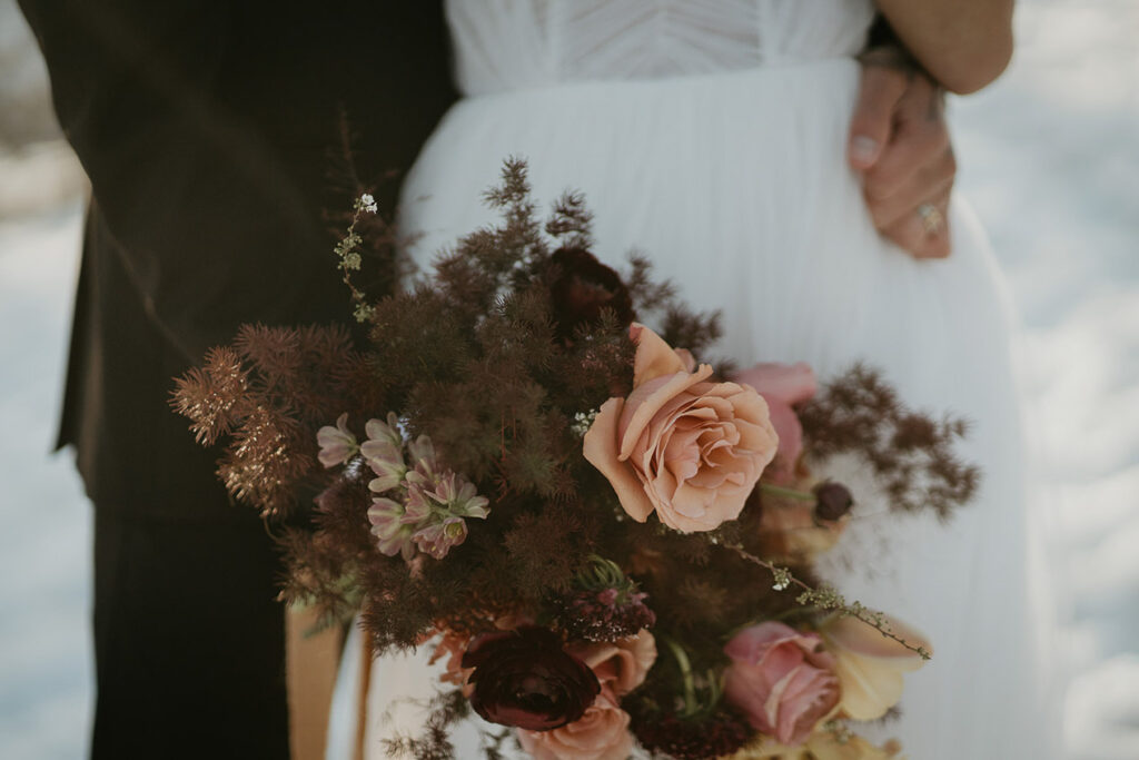 A close up on the bride's bouquet. 