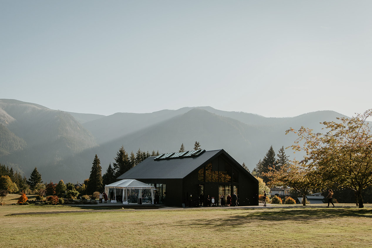 the wind mountain ranch wedding venue with mountains in the background.
