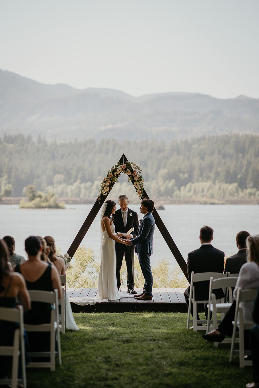 a couple getting married on Thunder Island, one of the best columbia river gorge wedding venues.