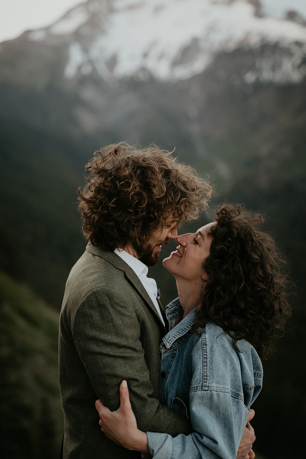 couple kissing with mount Hood in the background.