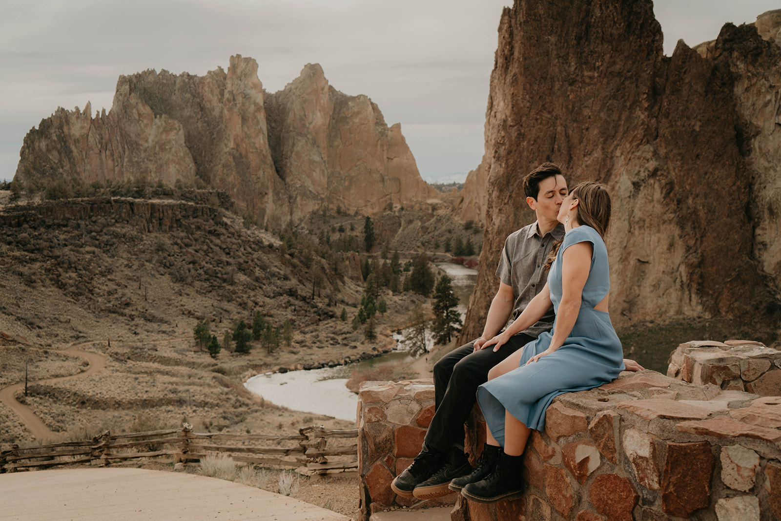 Couple kissing at Smith Rock State Park