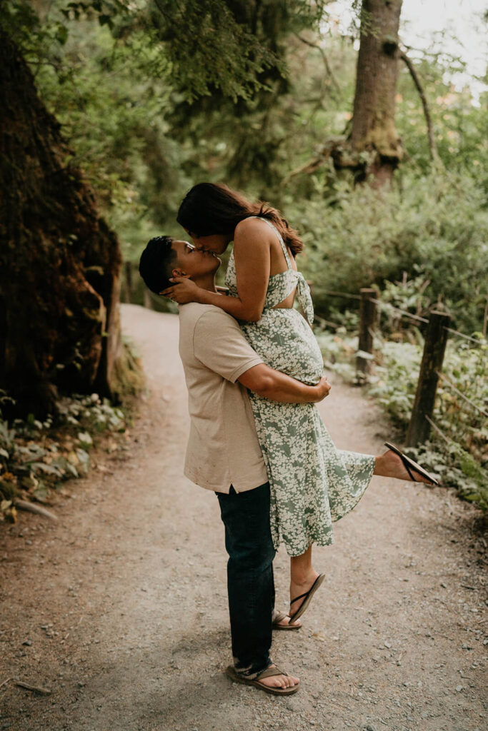 Oregon engagement photos in the forest