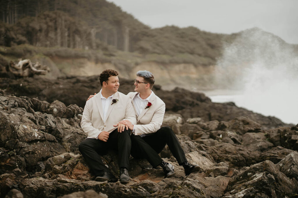 Sunset elopement portraits at the rocky cliffs on the Oregon Coast