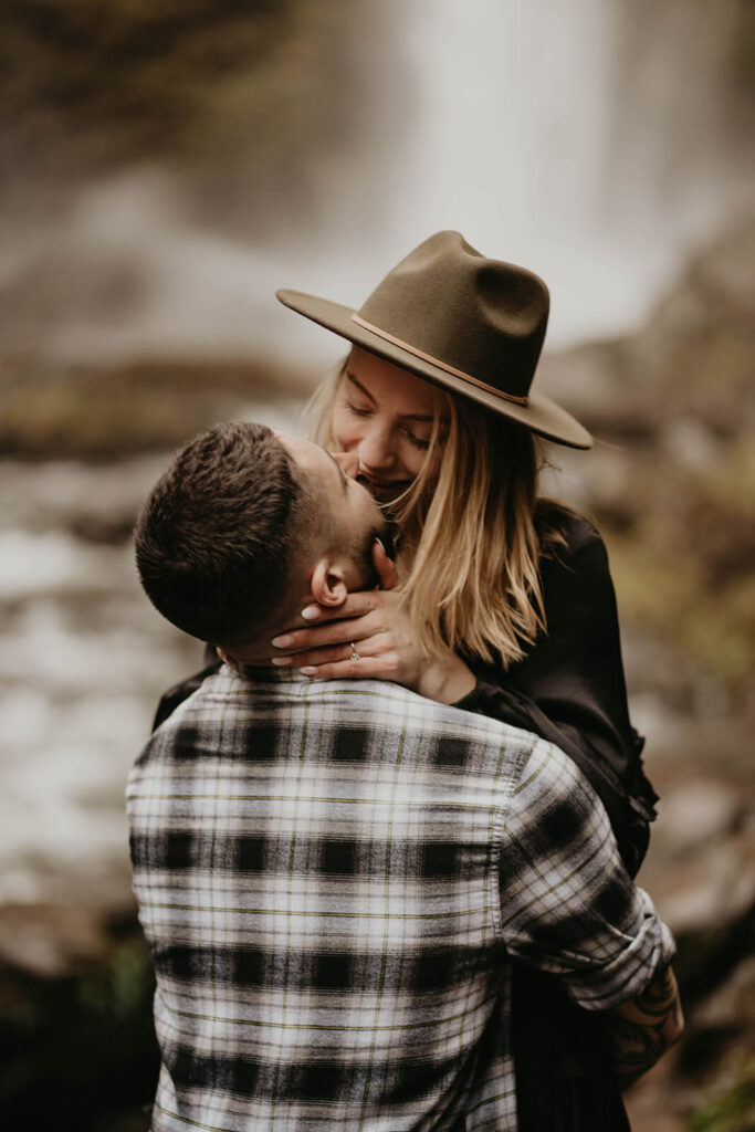 Couple kissing during adventure engagement photo session in Oregon