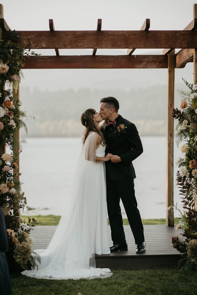 Bride and groom kiss at Thunder Island wedding ceremony on the Columbia River