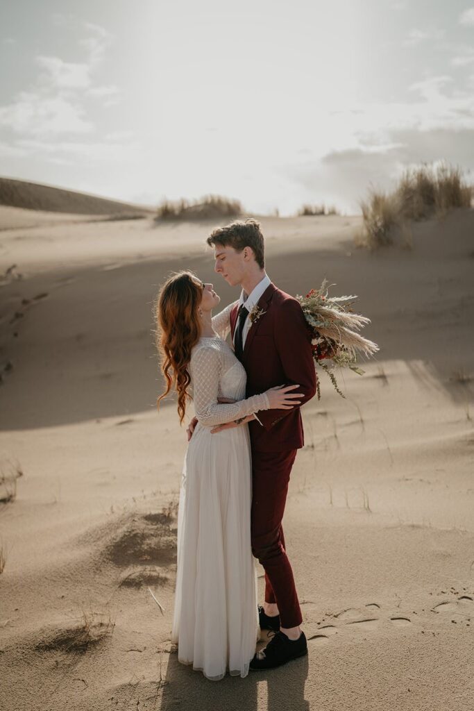 Bride and groom elopement photos on the sand dunes in Oregon