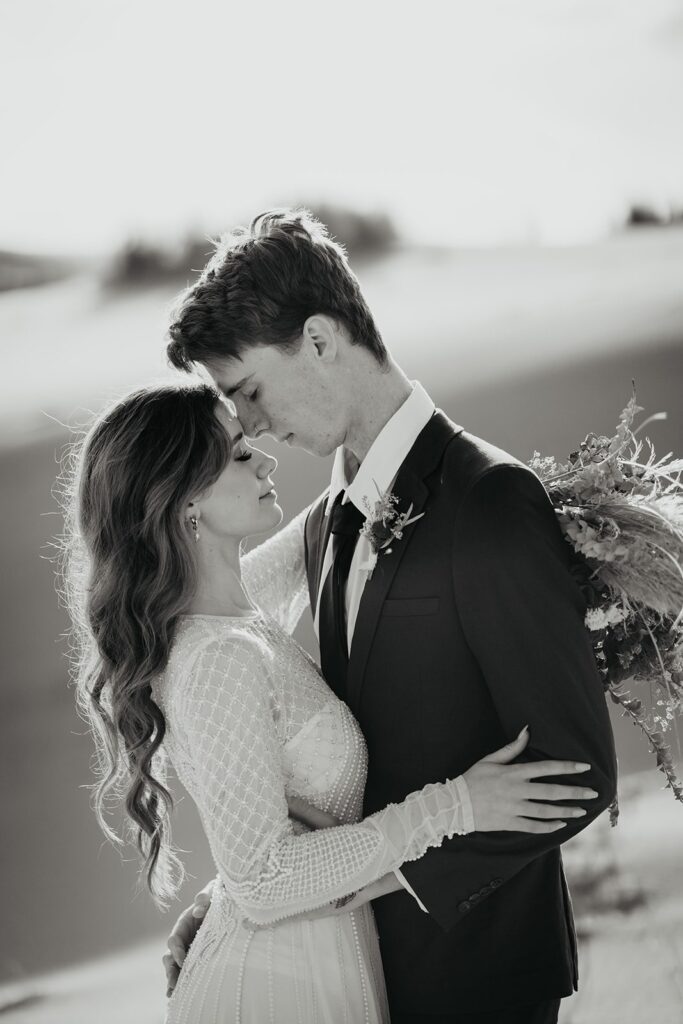 Bride and groom elopement photos on the sand dunes in Oregon