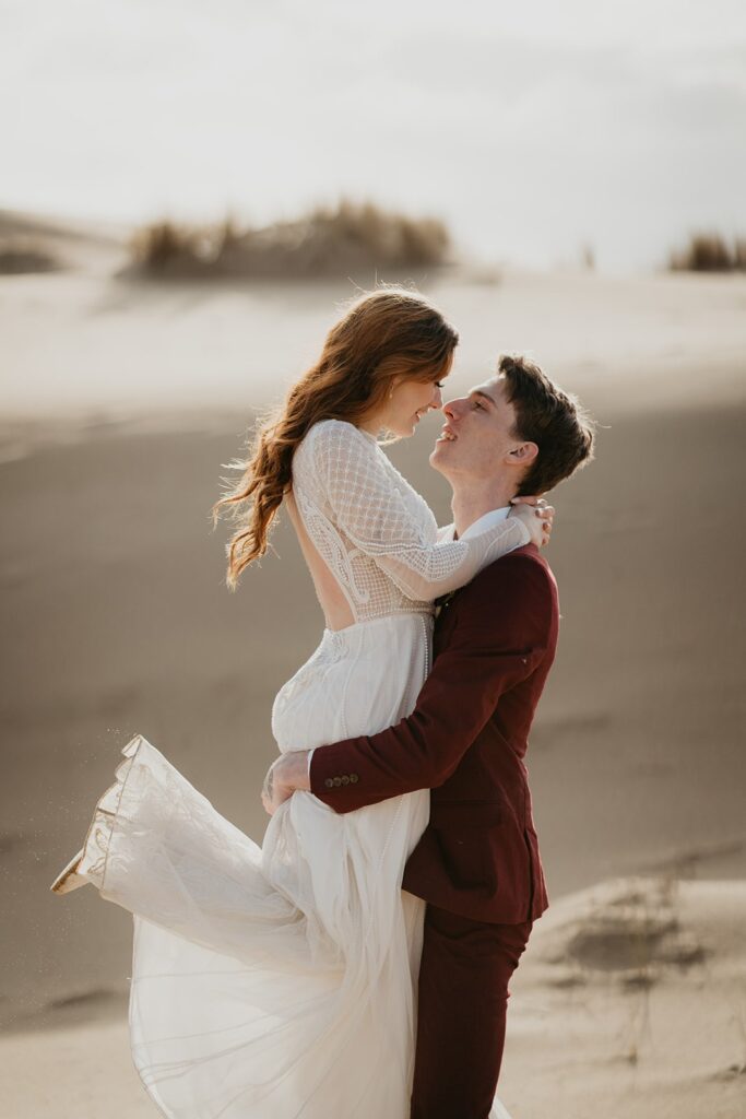Bride and groom kiss during elopement photos at their Oregon sand dunes elopement