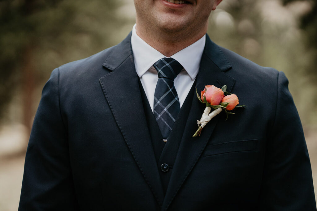 A close up of the groom's prink boutonniere.