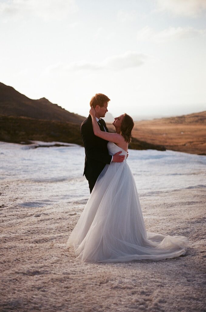 Film wedding photos in the snow in Iceland