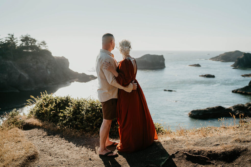 the newlyweds looking out over the Oregon coastline. 