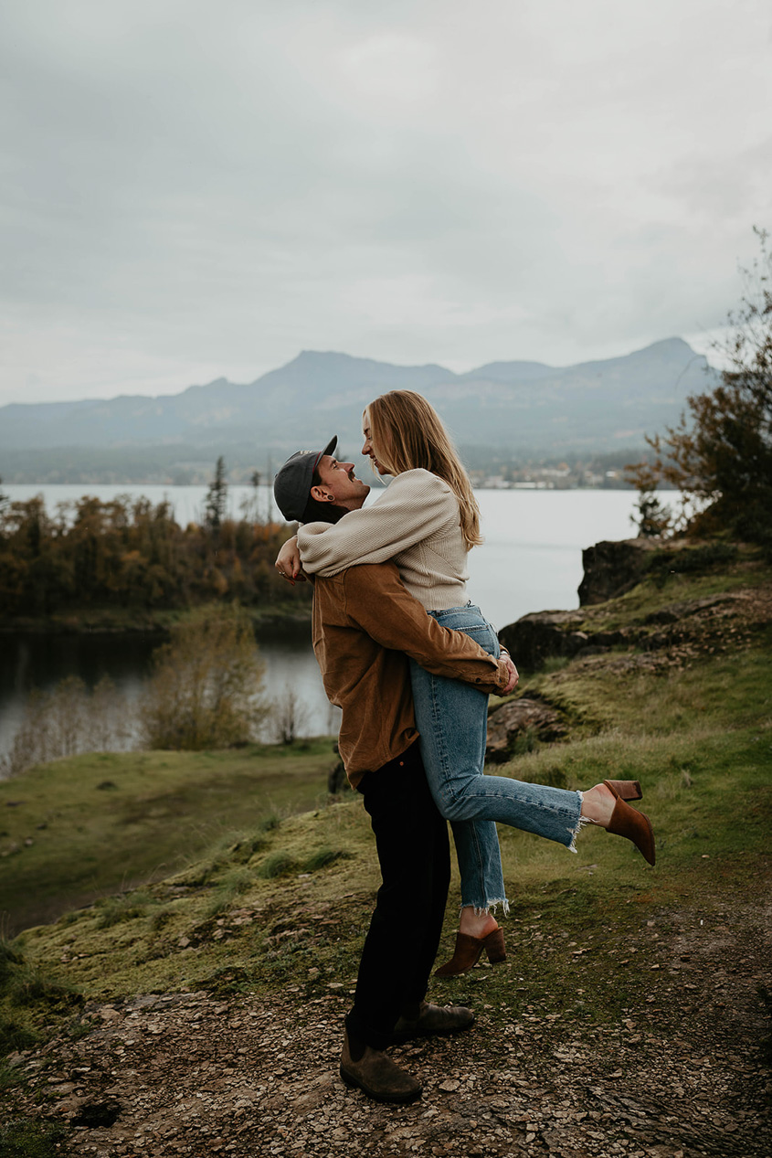 a couple hugging each other during their Columbia River Gorge engagement session