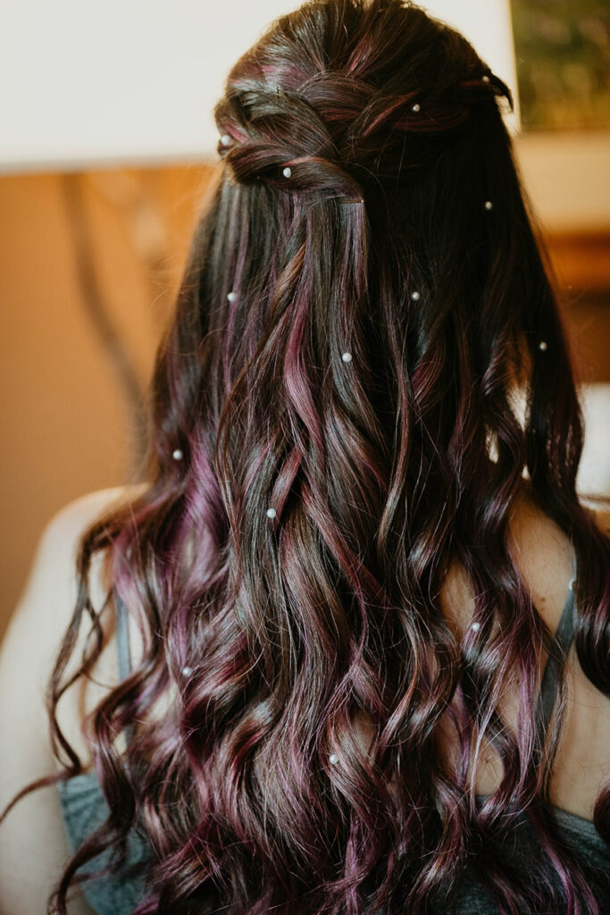The bride's hair with highlights. 