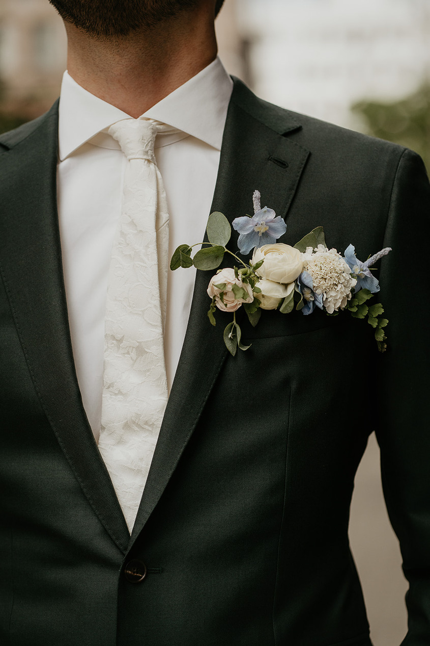 the groom's boutonniere. 